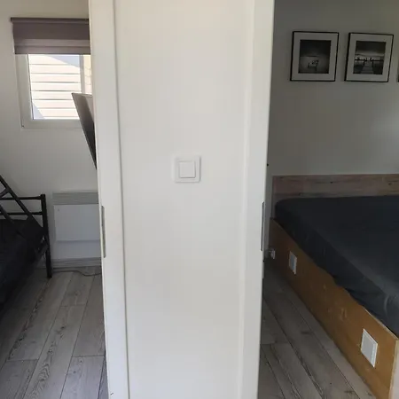 Radosna Zatoka - Z Ogrodzeniem Campingplads Międzywodzie