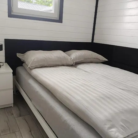 Radosna Zatoka - Z Ogrodzeniem Campingplads